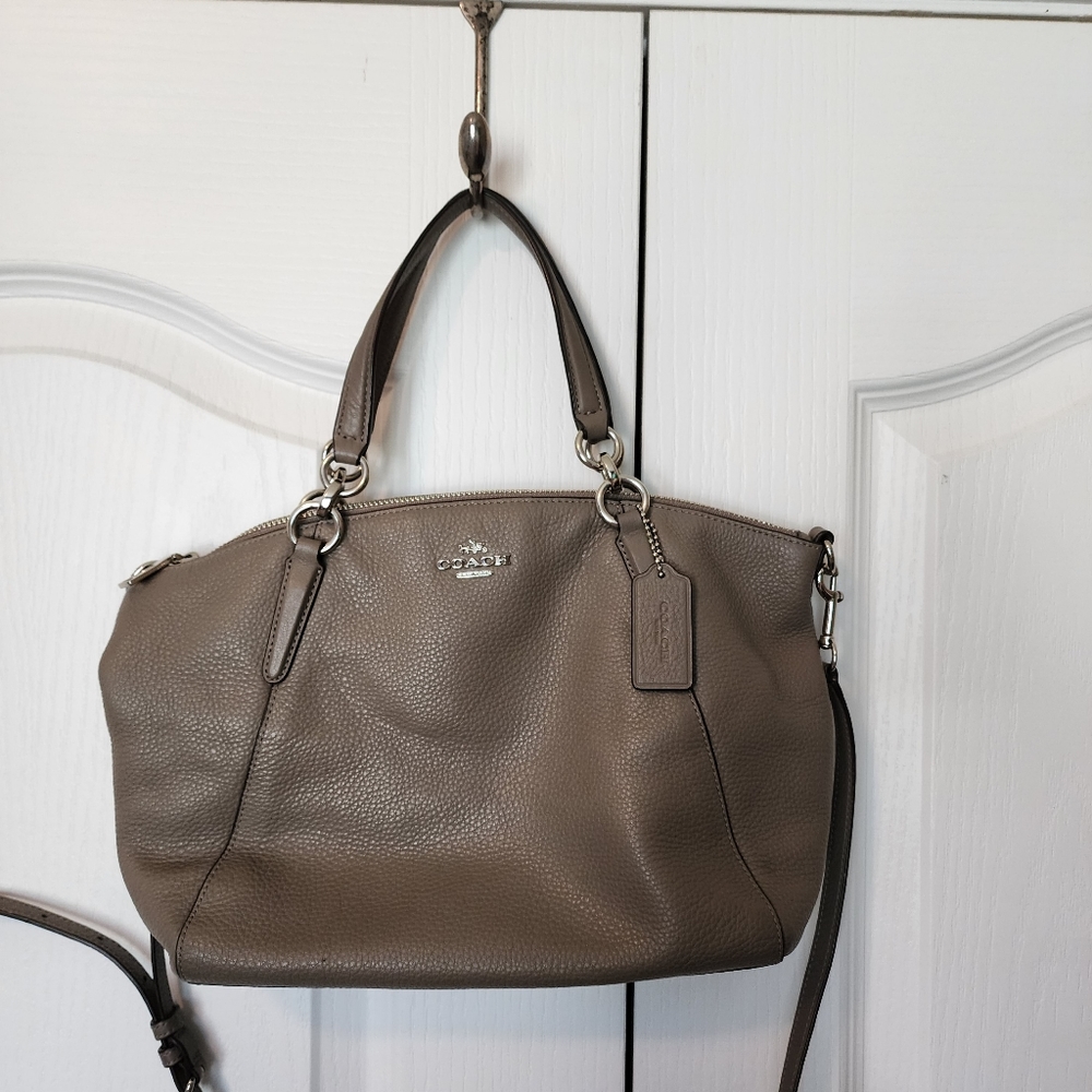 Coach Kelsey Satchel -Putty/Khaki pebble texture